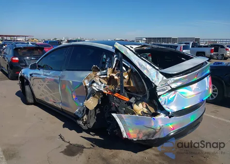 2022 Tesla Model X Plaid Tri Motor All-Wheel Drive z USA, uszkodzony, nr VIN 7SAXCBE68NF331760